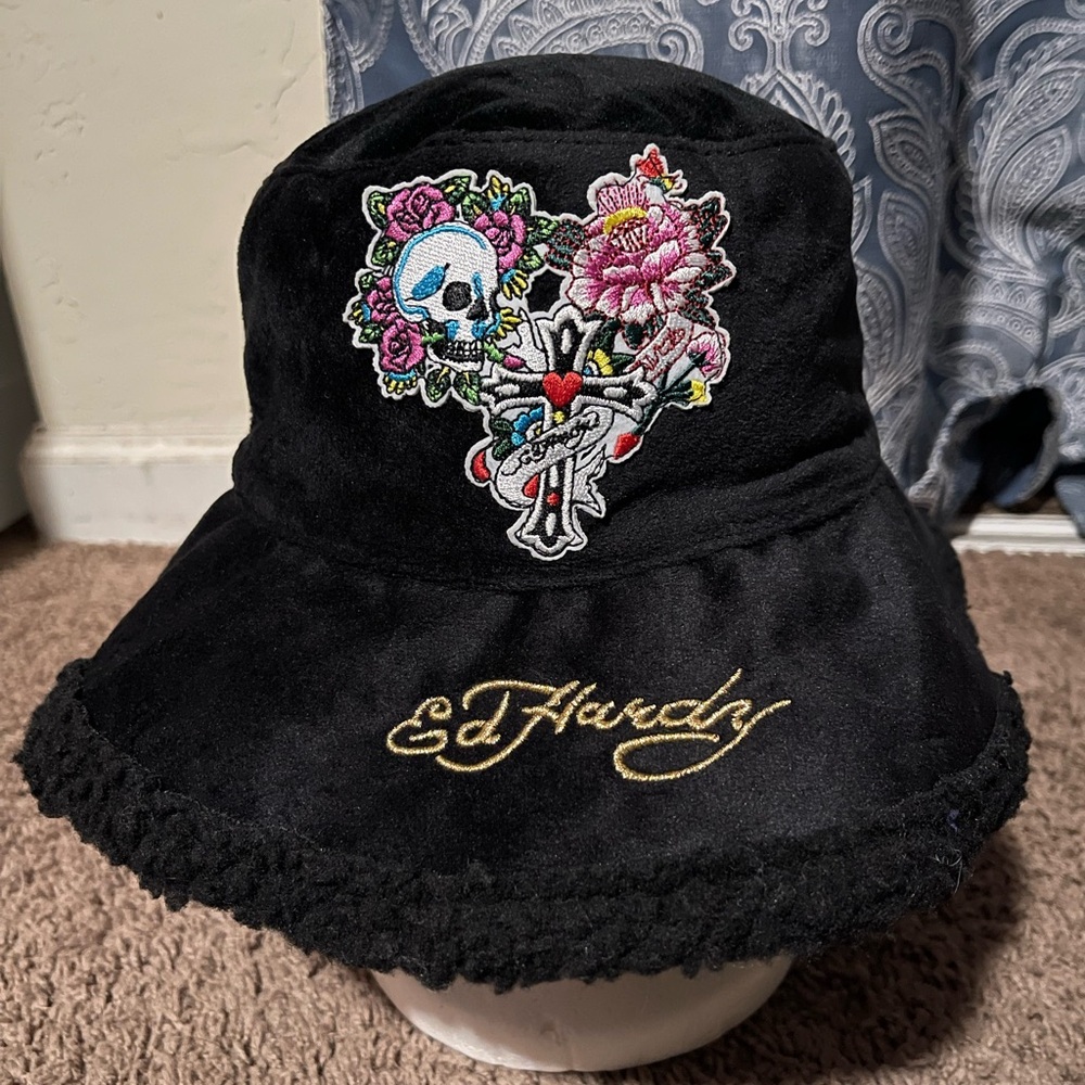 ED HARDY TATTOO KILLS LOVE SLOWLY WOMENS FAUX FUR BUCKET HAT OS